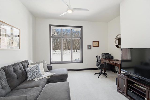 945 WOODCREST HEIGHTS DRIVE, Menasha, WI 54952