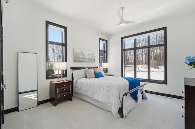 945 WOODCREST HEIGHTS DRIVE, Menasha, WI 54952