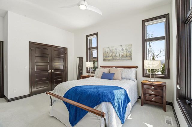 945 WOODCREST HEIGHTS DRIVE, Menasha, WI 54952