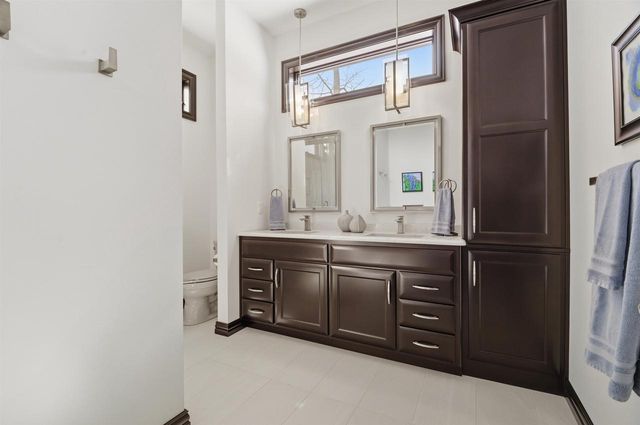 945 WOODCREST HEIGHTS DRIVE, Menasha, WI 54952