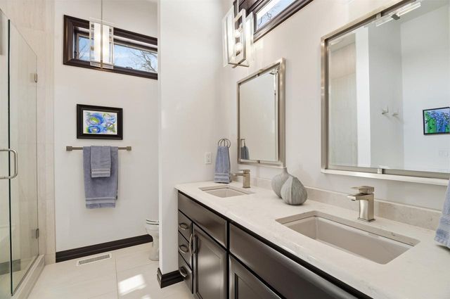 945 WOODCREST HEIGHTS DRIVE, Menasha, WI 54952