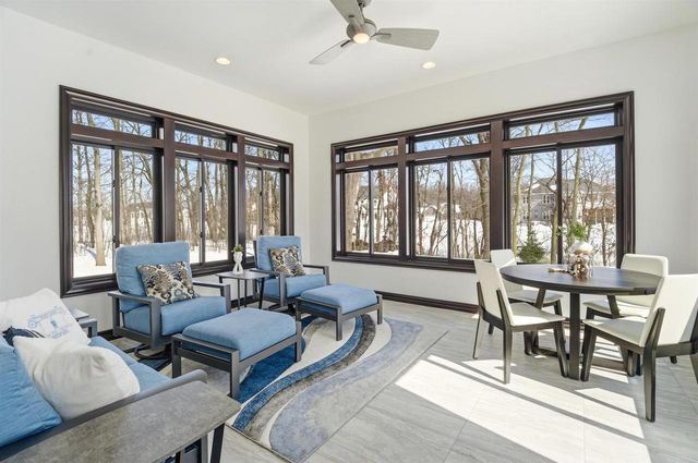 945 WOODCREST HEIGHTS DRIVE, Menasha, WI 54952