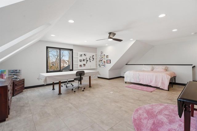 945 WOODCREST HEIGHTS DRIVE, Menasha, WI 54952