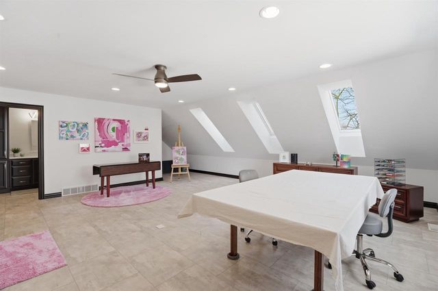 945 WOODCREST HEIGHTS DRIVE, Menasha, WI 54952