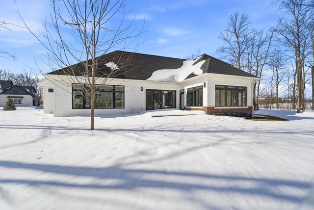 945 WOODCREST HEIGHTS DRIVE, Menasha, WI 54952