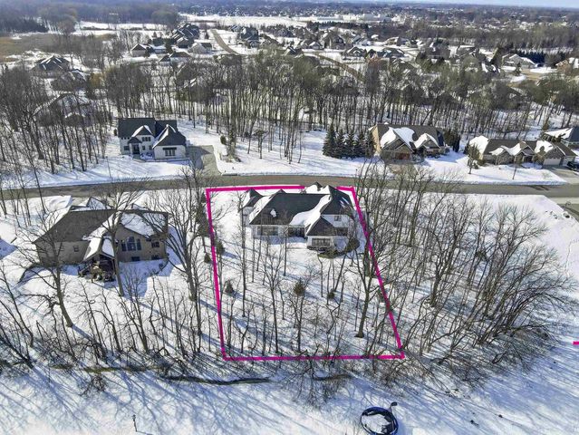 945 WOODCREST HEIGHTS DRIVE, Menasha, WI 54952