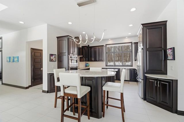 945 WOODCREST HEIGHTS DRIVE, Menasha, WI 54952