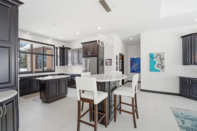 945 WOODCREST HEIGHTS DRIVE, Menasha, WI 54952