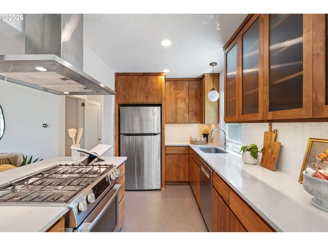 1916 Ne LIBERTY St, Portland, OR 97211