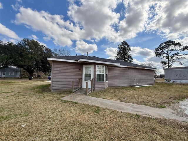 412 S Bowers Ave Avenue, Iowa, LA 70647