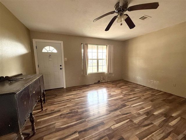 412 S Bowers Ave Avenue, Iowa, LA 70647