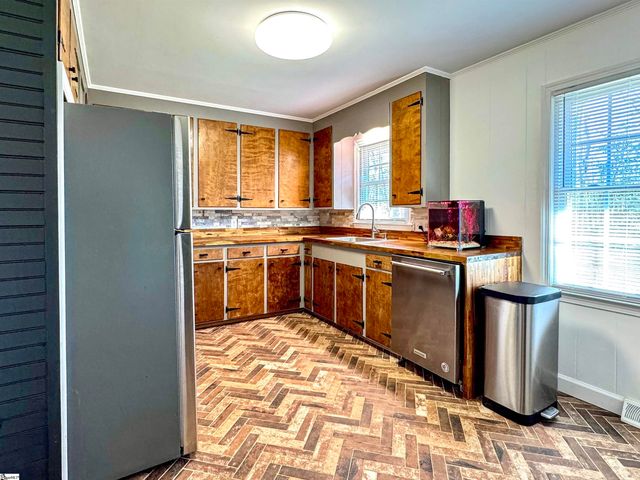 2434 Broadway Lake Road, Anderson, SC 29621