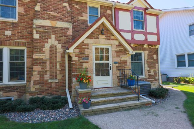 1848 Pinehurst Avenue, Saint Paul, MN 55116