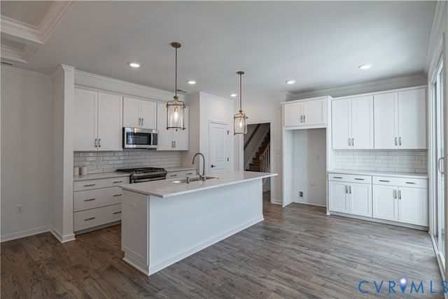 6726 Mayland Ridge Ln, Moseley, VA 23120