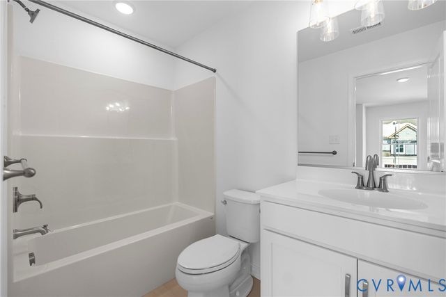 6726 Mayland Ridge Ln, Moseley, VA 23120