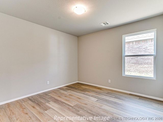 12452 S Lakewood Avenue, Bixby, OK 74008