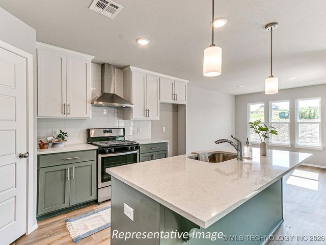 12452 S Lakewood Avenue, Bixby, OK 74008