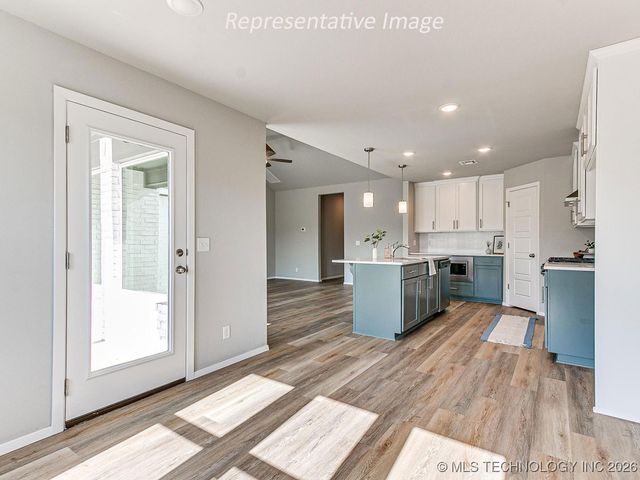 12452 S Lakewood Avenue, Bixby, OK 74008