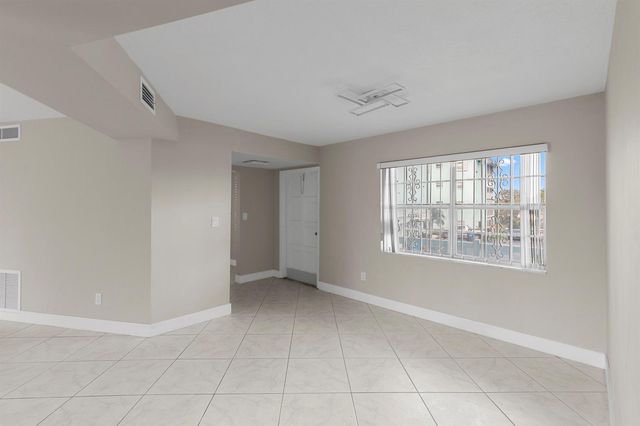 4141 NW 44th Avenue 224, Lauderdale Lakes, FL 33319