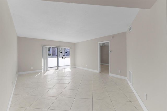 4141 NW 44th Avenue 224, Lauderdale Lakes, FL 33319