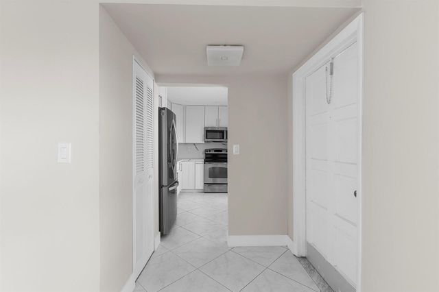 4141 NW 44th Avenue 224, Lauderdale Lakes, FL 33319