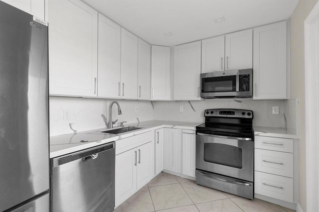 4141 NW 44th Avenue 224, Lauderdale Lakes, FL 33319