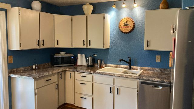 1980 Spruce Circle, Anderson, CA 96007