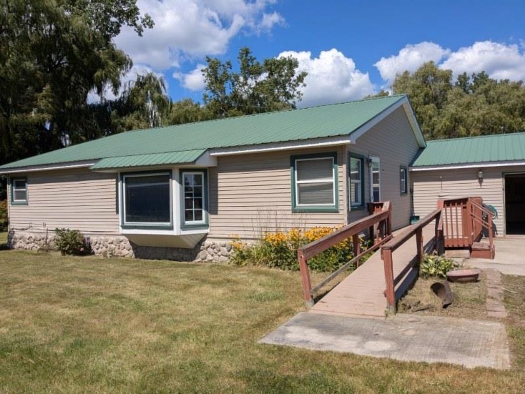 10 W Maple Ridge Road, Twining, MI 48766