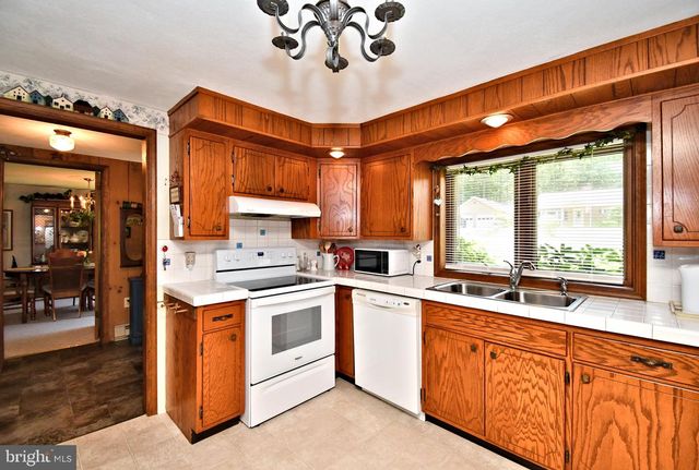 1044 MAPLE GROVE RD, Mohnton, PA 19540