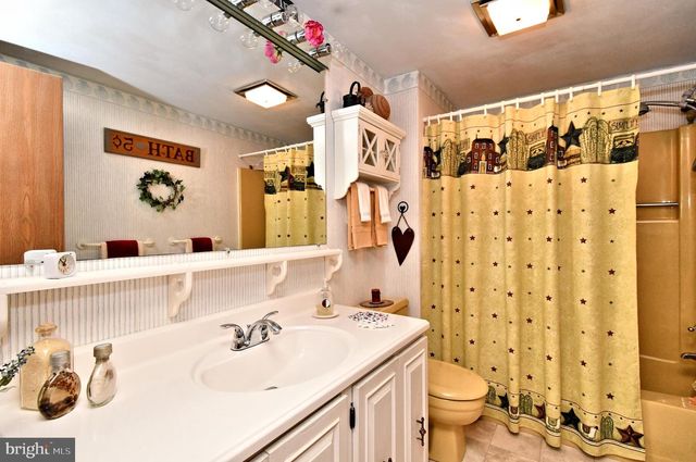1044 MAPLE GROVE RD, Mohnton, PA 19540