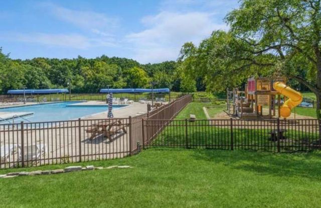 34 Montego Colony 1, Fox Lake, IL 60020