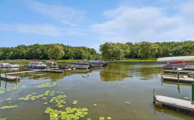 34 Montego Colony 1, Fox Lake, IL 60020