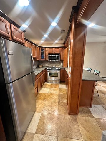 34 Montego Colony 1, Fox Lake, IL 60020