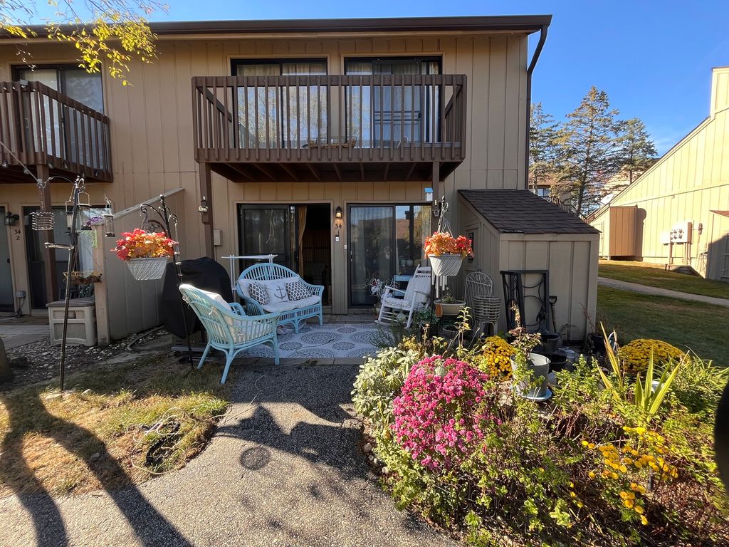 34 Montego Colony 1, Fox Lake, IL 60020