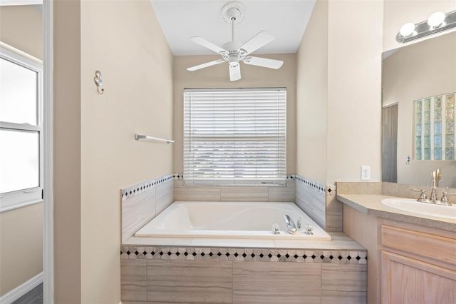 738 N LAKE BOULEVARD, Tarpon Springs, FL 34689