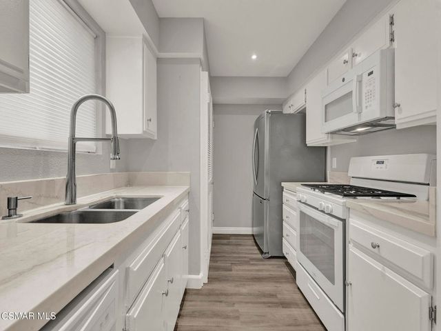 4230 Whitsett Avenue 9, Studio City, CA 91604