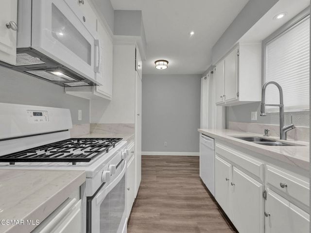 4230 Whitsett Avenue 9, Studio City, CA 91604