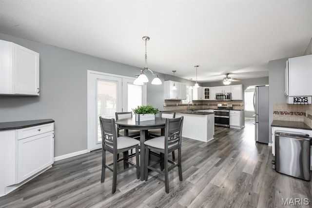 310 Meadowlark Lane, Belleville, IL 62220