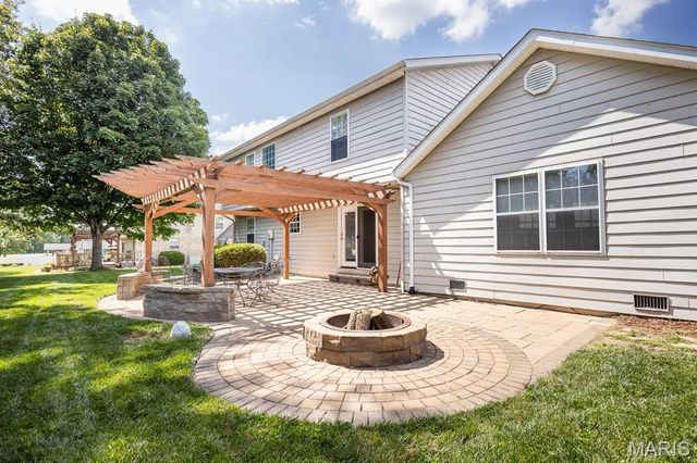 310 Meadowlark Lane, Belleville, IL 62220