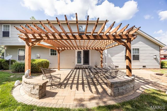 310 Meadowlark Lane, Belleville, IL 62220