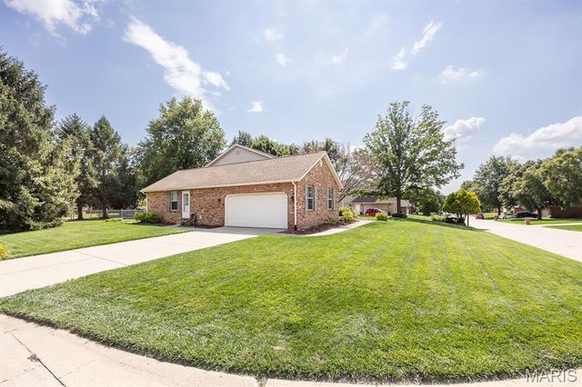 310 Meadowlark Lane, Belleville, IL 62220