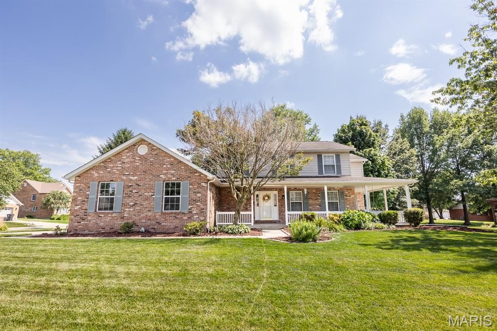 310 Meadowlark Lane, Belleville, IL 62220