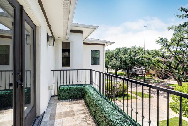 4704 Willow Street, Bellaire, TX 77401
