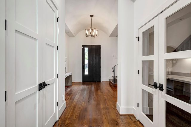 4704 Willow Street, Bellaire, TX 77401