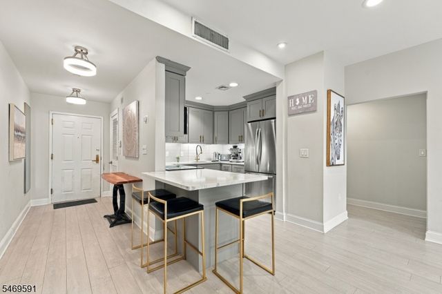 206 Shearwater Ct Unit 51 51, Jersey City, NJ 07305