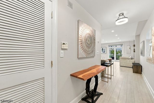 206 Shearwater Ct Unit 51 51, Jersey City, NJ 07305