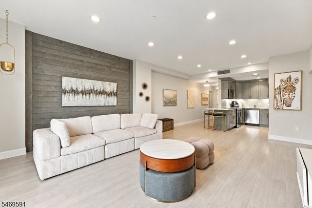 206 Shearwater Ct Unit 51 51, Jersey City, NJ 07305