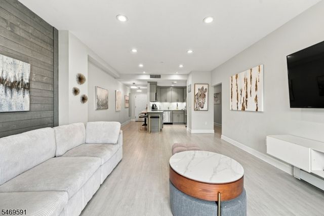206 Shearwater Ct Unit 51 51, Jersey City, NJ 07305