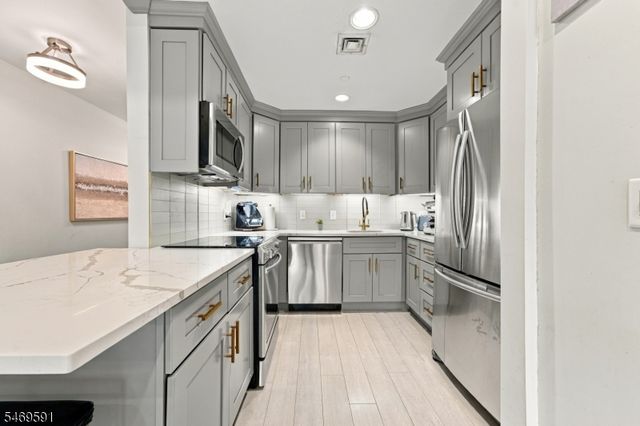 206 Shearwater Ct Unit 51 51, Jersey City, NJ 07305