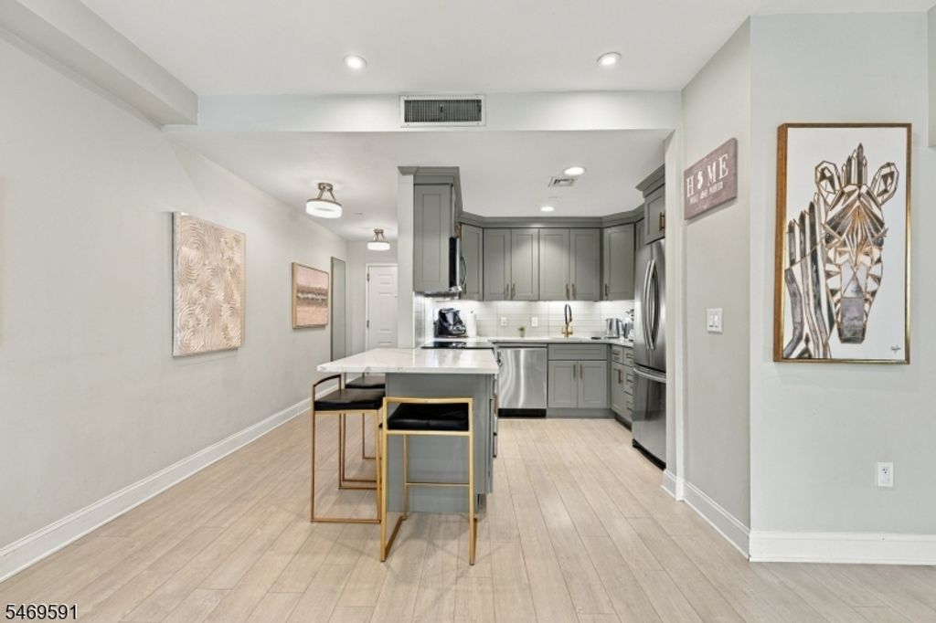 206 Shearwater Ct Unit 51 51, Jersey City, NJ 07305